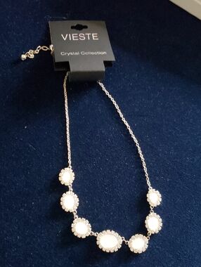 NWT-VIESTE White Crystal Statement Necklace